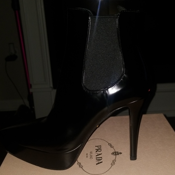 Authentic Prada ankle boots - Picture 3 of 7